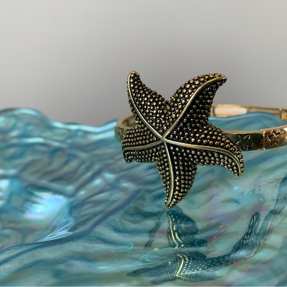 Burnished Gold Stretch Link Starfish Bracelet - Picture 5 of 7
